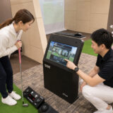 岐阜でゴルフレッスンを探している方へ。ジェイ・ゴルフは、現役ツアープロ監修のインドアゴルフスクールです。